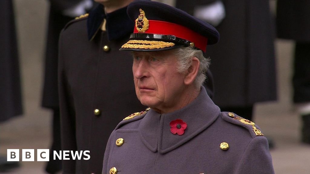 King leads Remembrance Sunday ceremony