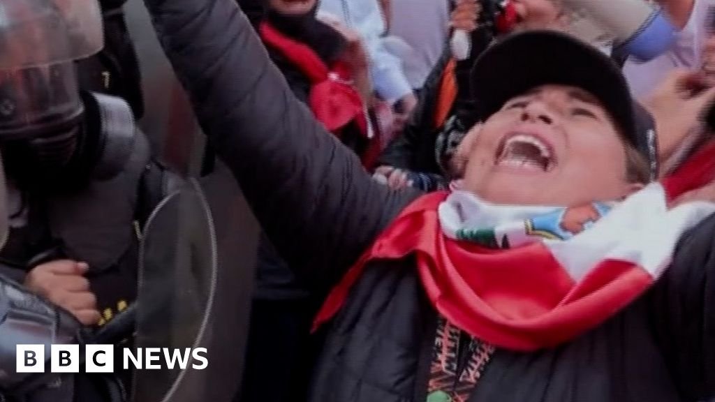 Police and anti-government protesters clash in Peru