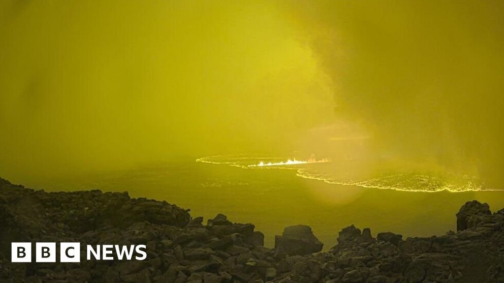 Mauna Loa: World's largest active volcano erupts in Hawaii