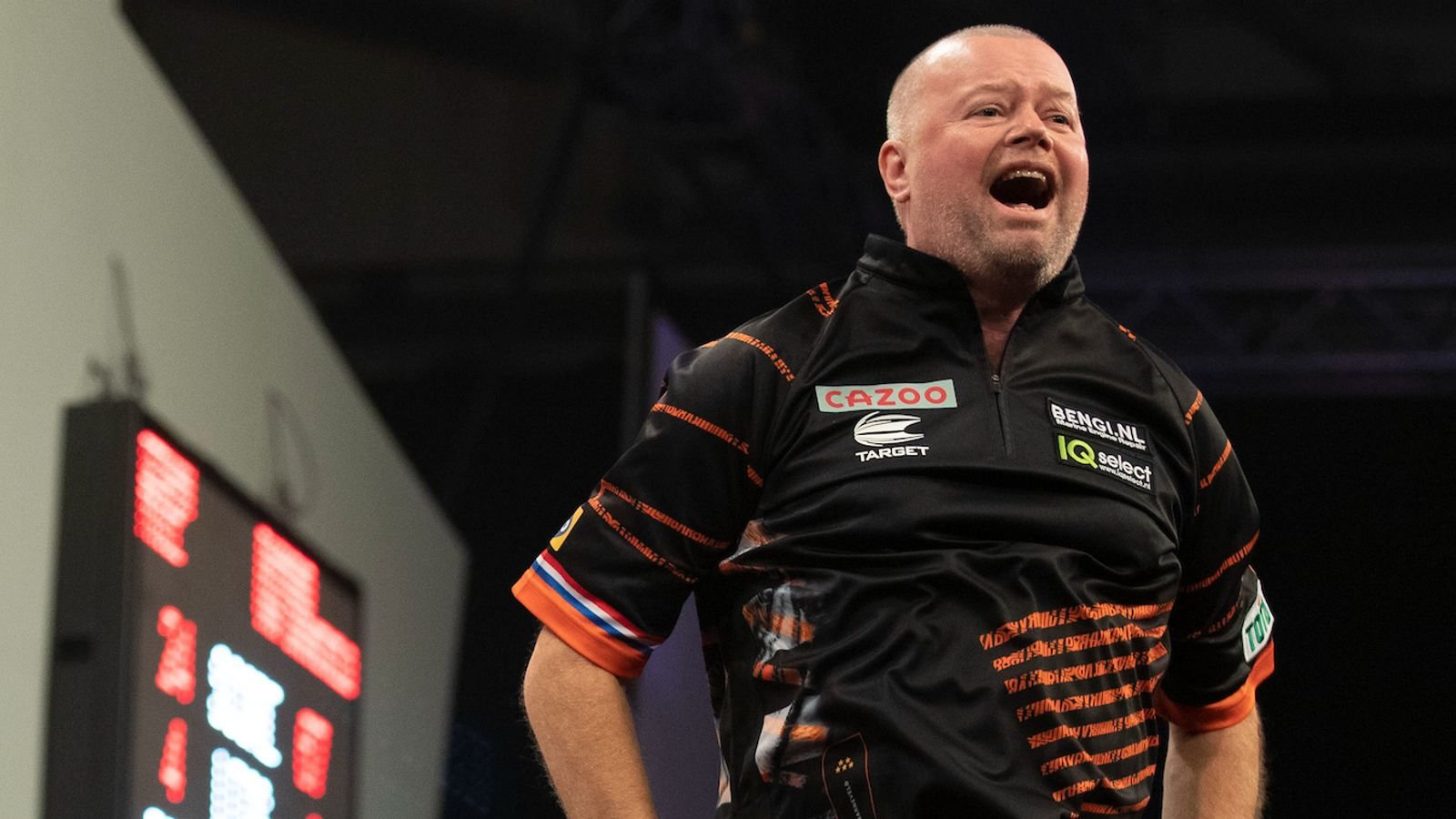 Grand Slam of Darts: Raymond van Barneveld defeats Gerwyn Price with Michael van Gerwen and Peter Wright also winning