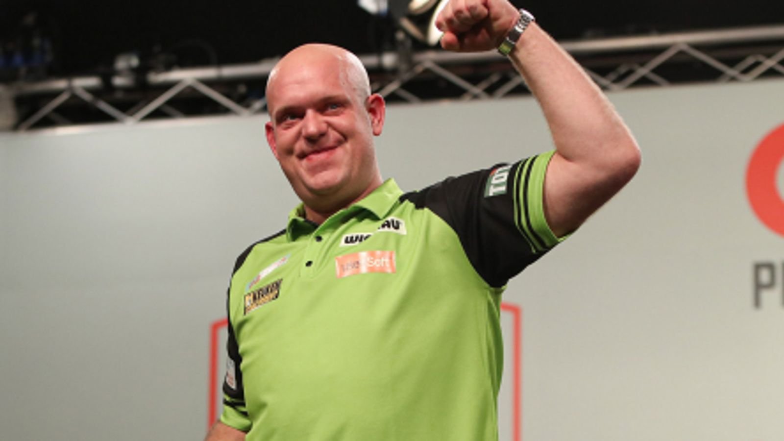 Darts Players Championship: Michael van Gerwen and John Cross survive scares to advance to quarter-finals