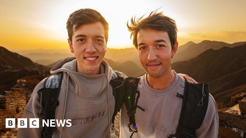 The brothers running the Great Wall of China