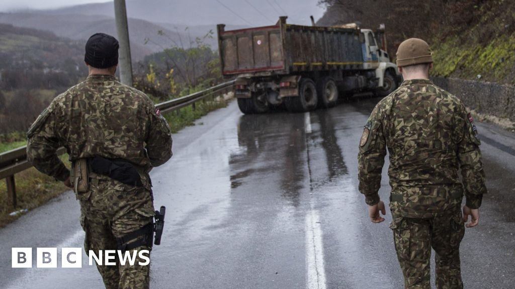 Kosovo: Roads blocked as violence between Serb protestors and police continues