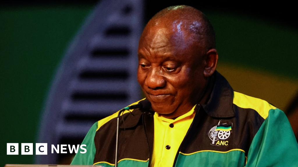 SA leader struggles to stop hecklers in own party