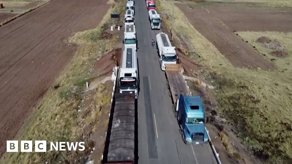 Peru-Bolivia border blocked by protesters