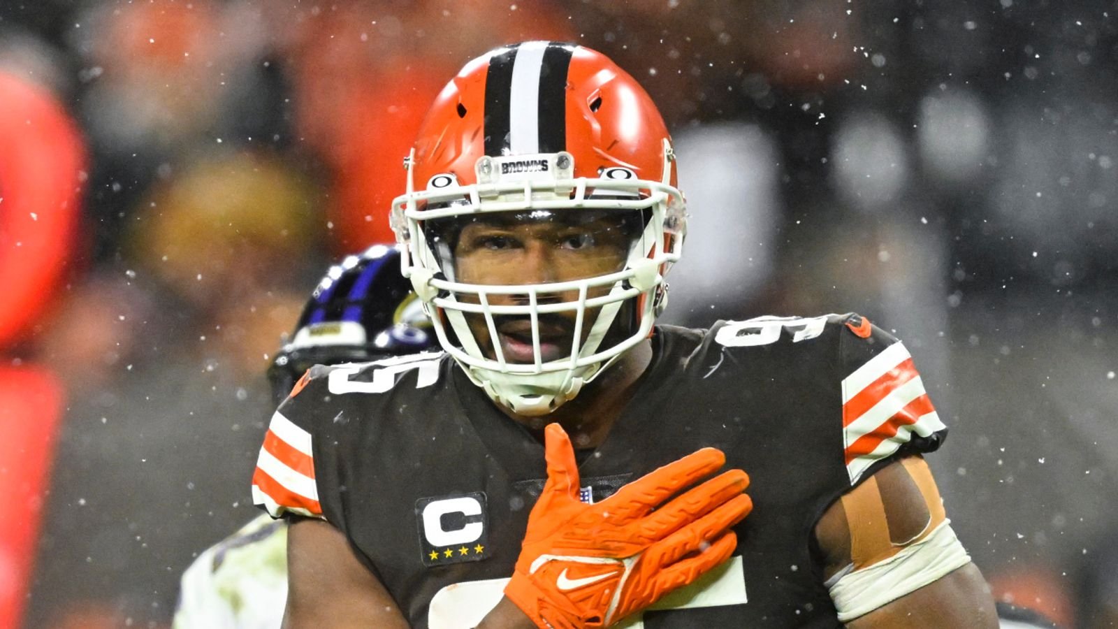 Baltimore Ravens 3-13 Cleveland Browns: Donovan Peoples-Jones scores only TD of the game as the Browns stay alive in AFC playoff race