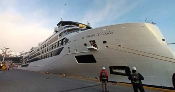 Viking Polaris vessel was struck by a giant unexpected wave, A US passenger on an Antarctic cruise died