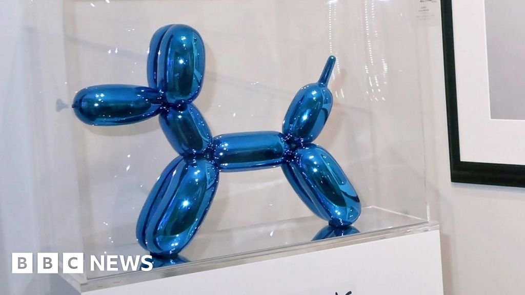 Jeff Koons: Visitor breaks iconic balloon dog sculpture in Miami