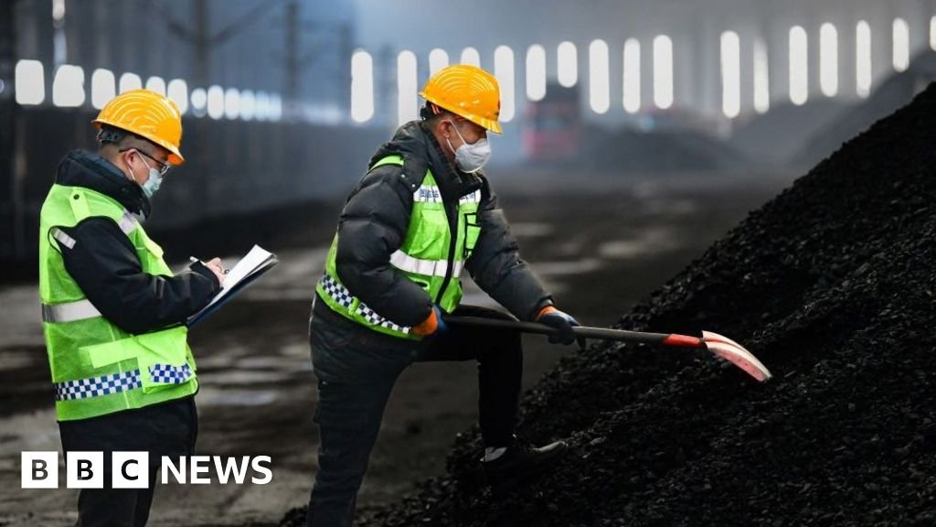 Landslide disrupts rescue after China coal mine collapse