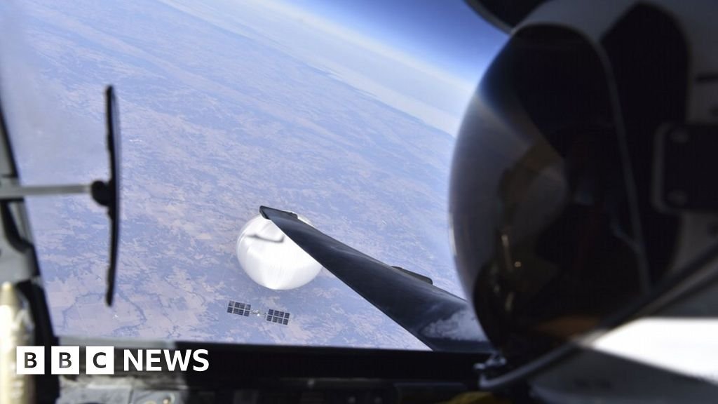 Selfie image shows US pilot flying over Chinese 'spy balloon'