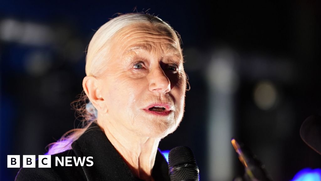 Helen Mirren tears up reciting poem at Ukraine vigil