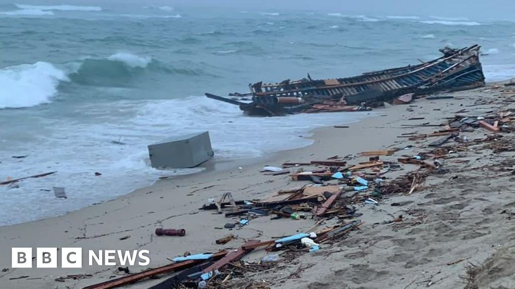 Italy shipwreck: Dozens of migrants killed off Calabria coast