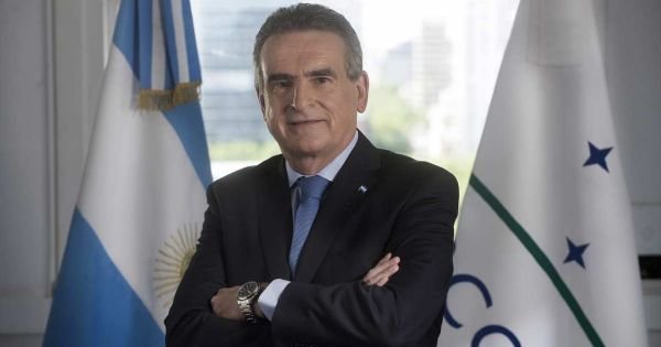 Agustín Rossi picked to succeed Manzur as Argentina's Cabinet Chief