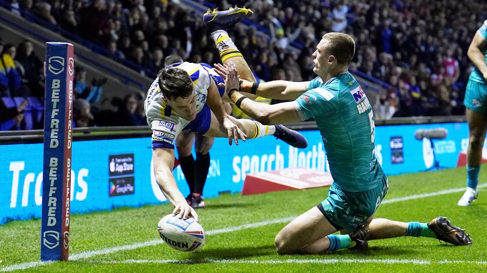 Super League: Seven-try Warrington Wolves storm to 42-10 opening-night win over Leeds Rhinos