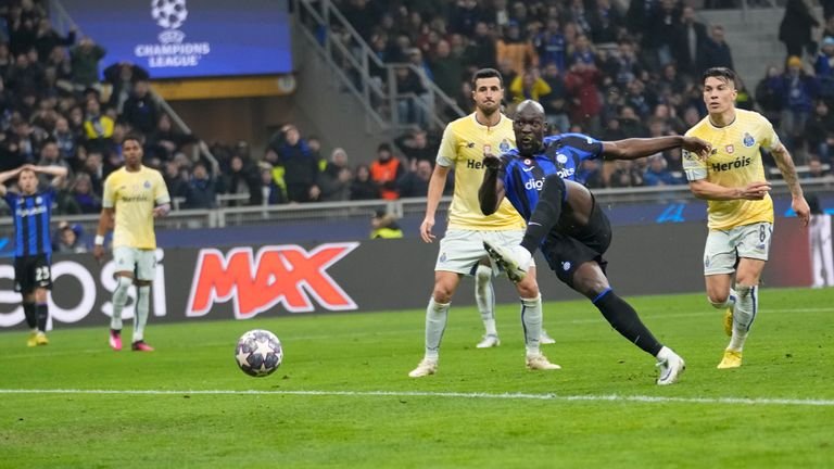 Inter Milan's Romelu Lukaku, second form right, scores during the Champions League, round of 16, first leg soccer match between Inter Milan and Porto, at the San Siro stadium in Milan, Italy, Wednesday, Feb. 22, 2023. (AP Photo/Luca Bruno)