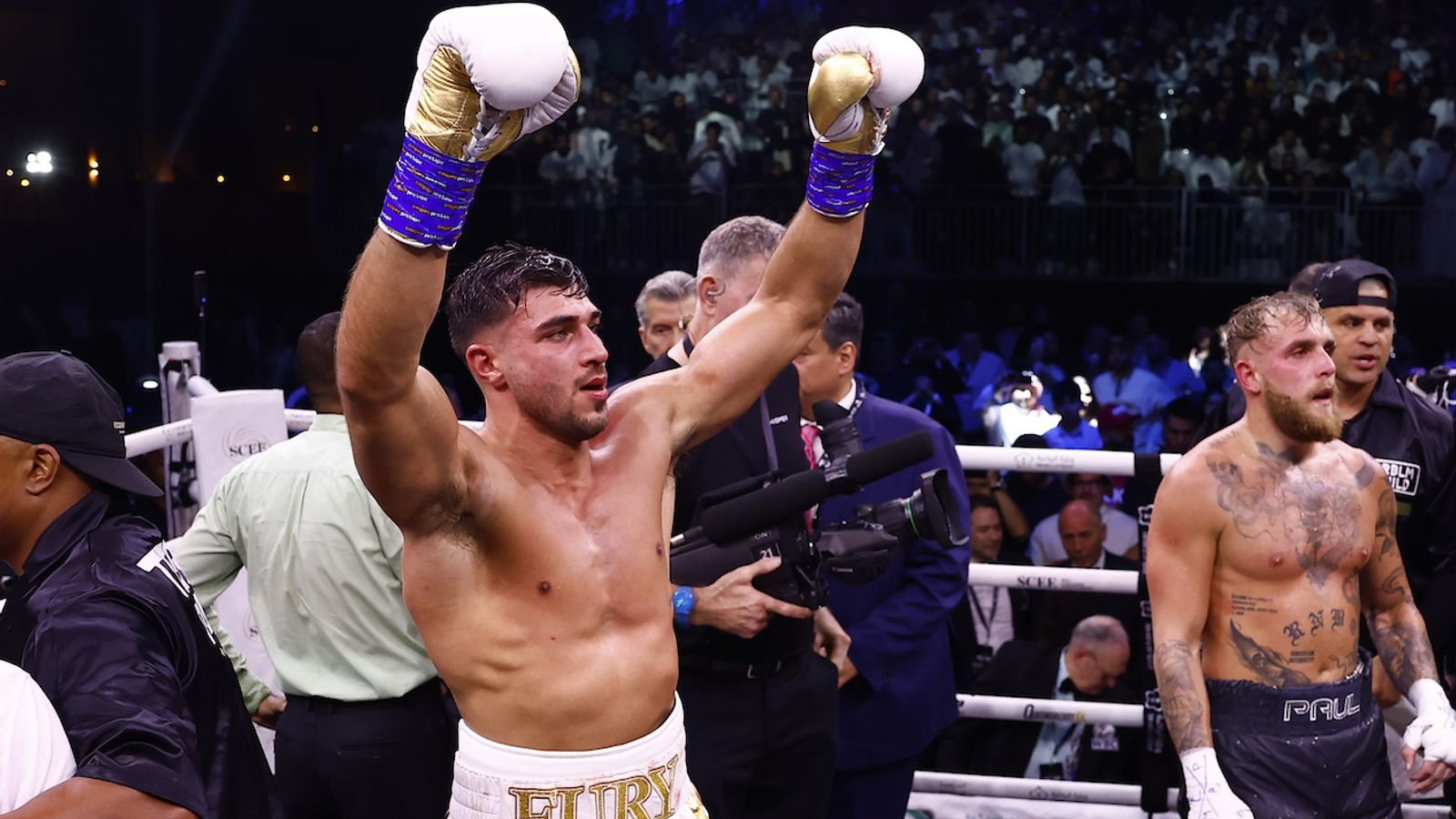 Tommy Fury celebrates the win (Photo: Skill Challenge Entertainment)