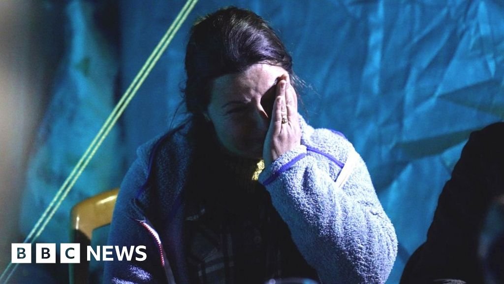 Turkey earthquake: Survivors living in fear on streets