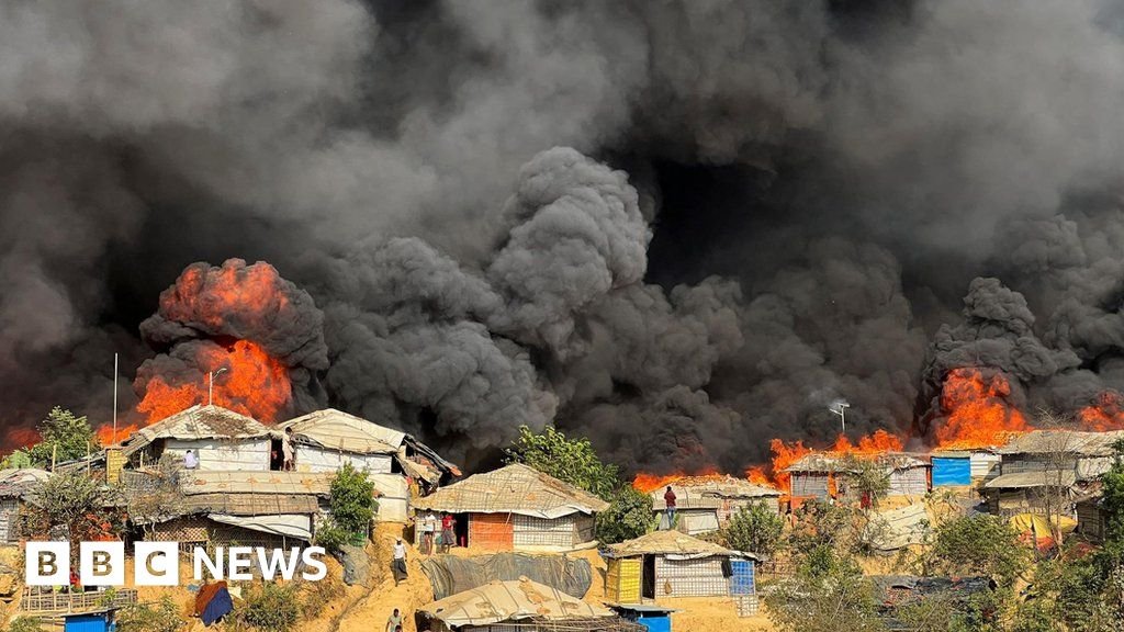 Bangladesh fire: Thousands shelterless after blaze at Rohingya camp