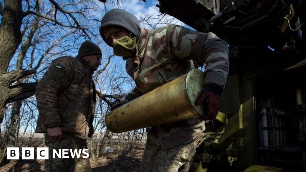 Ukraine war: Bakhmut defenders double down - Zelensky
