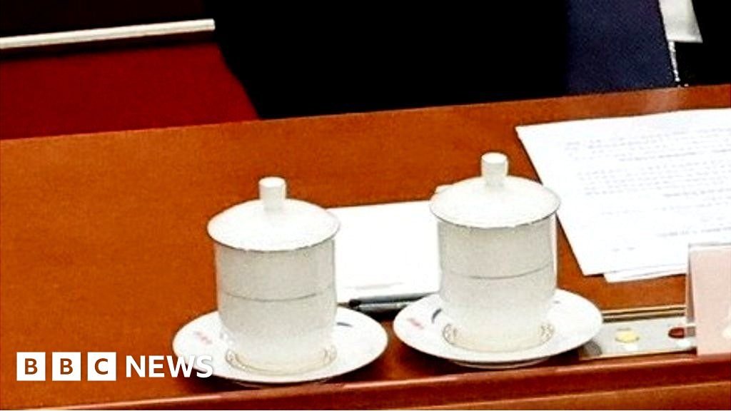 Watch: Are President Xi’s twin teacups a power play?