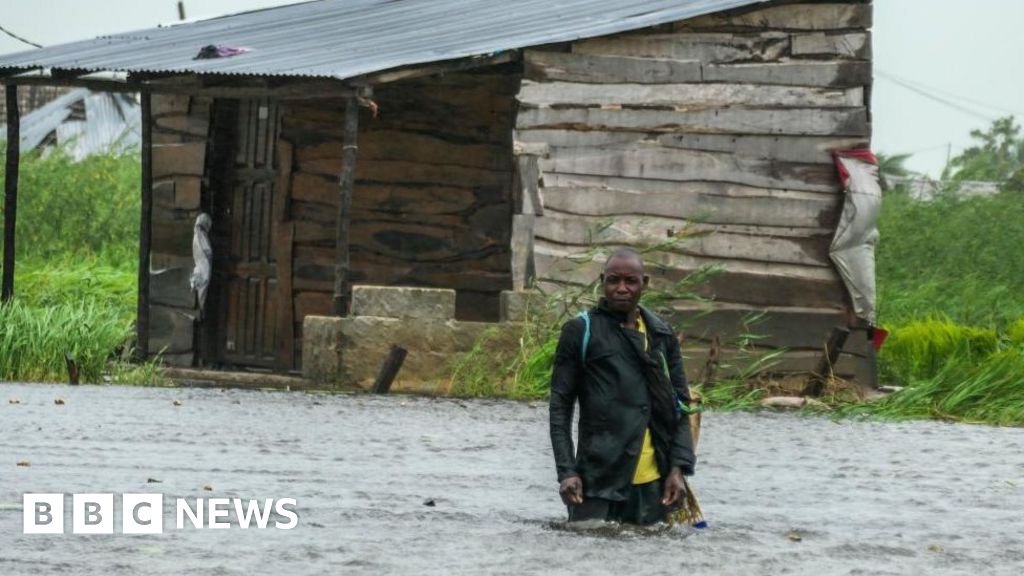 Cyclone Freddy: Winds and rain lash Mozambique as storm nears