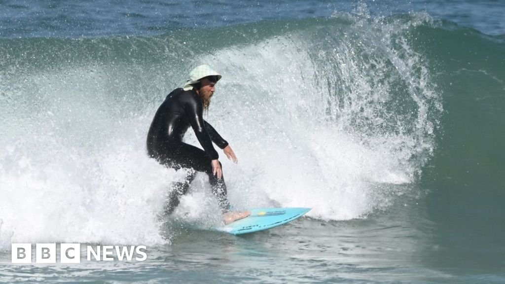 Australian shreds record for longest surf session