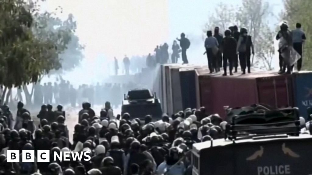 Imran Khan supporters clash with police outside court