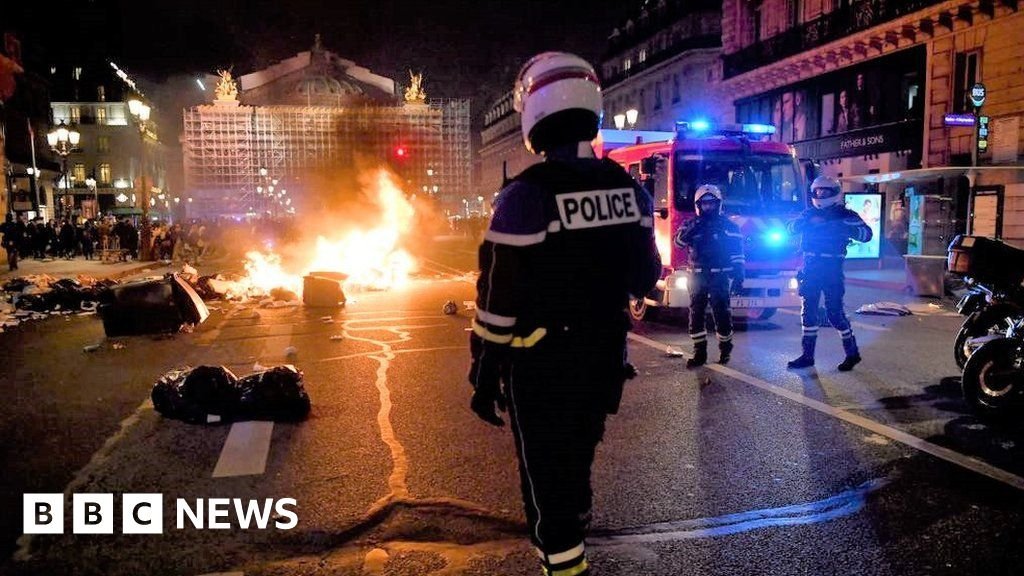 France pension reform: Macron's government survives no-confidence vote