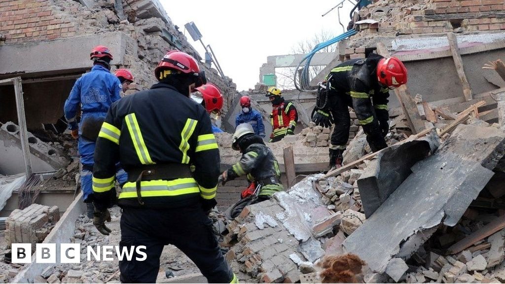 Ukraine war: Three dead as Russia launches new attack on cities