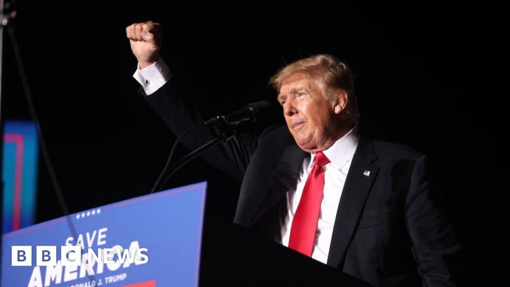 Waco, Texas: Donald Trump rallies on anniversary of deadly standoff