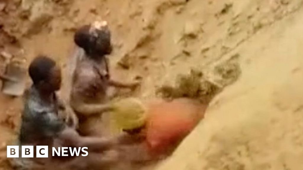 Man uses bare hands to rescue trapped DRC miners