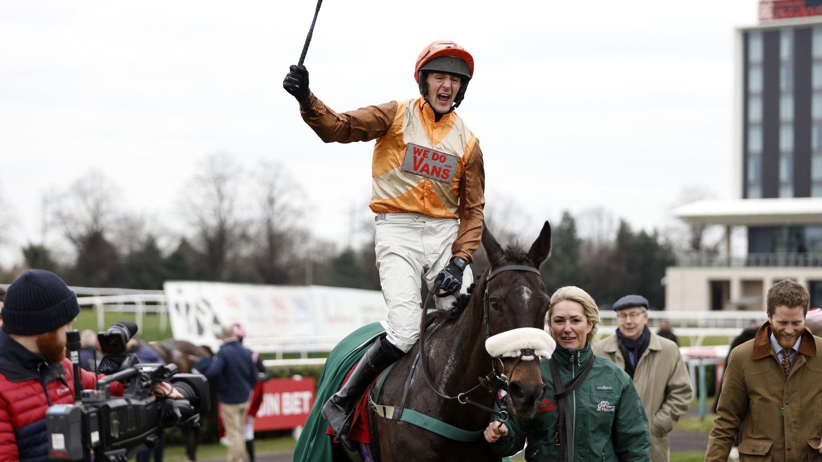 Grimthorpe Handicap Chase: Moroder battles to Doncaster victory for Seamus Mullins