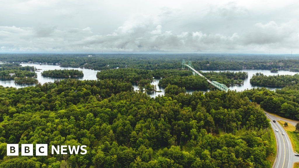 Eight bodies found in St Lawrence River near US-Canada border