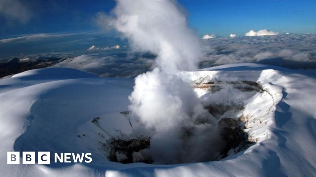 Nevado del Ruiz: Residents evacuated from slopes of volcano