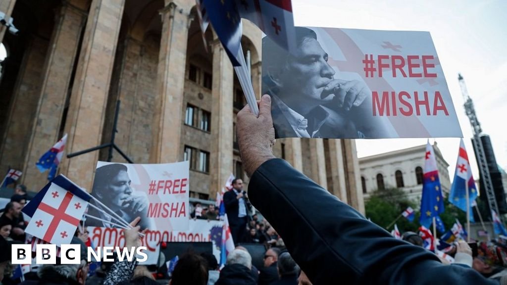 Mikheil Saakashvili: Thousands join mass anti-government rally in Georgia