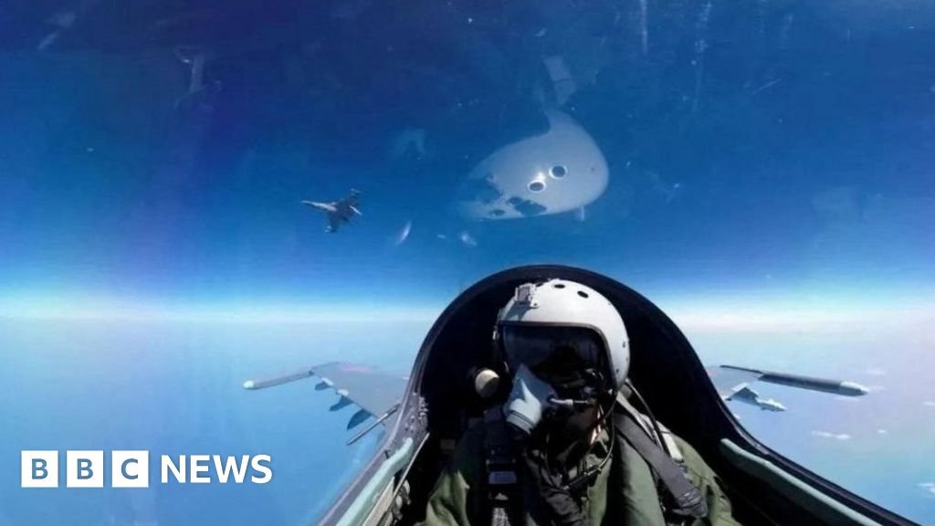 China rehearses 'sealing off' Taiwan in third day of drills