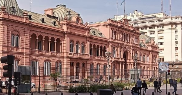 Caller tells 911 there was a bomb in Casa Rosada