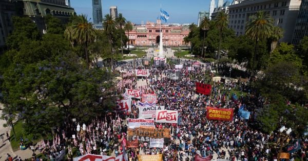 Buenos Aires: Two arrested in first mass rally against the government