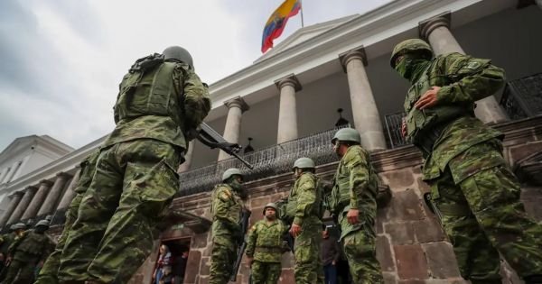 Ecuador accepts military help from Argentina and the US