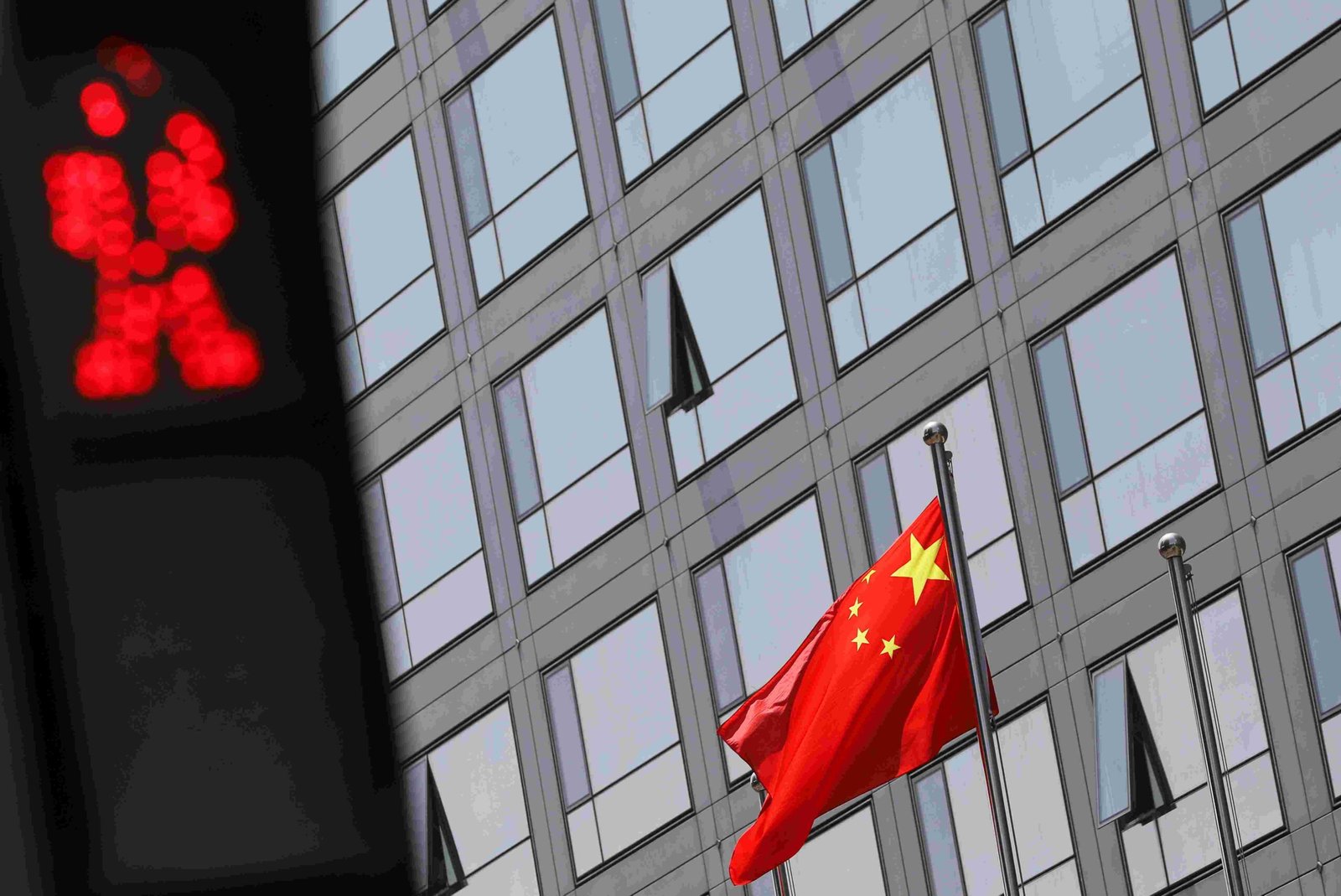 China regulators ask funds to curb short selling of stock index futures  | Reuters News Agency