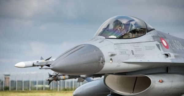 Argentine Defense Minister signs letter of intent to buy Danish F-16s